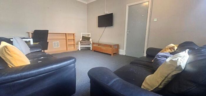 6 Bedroom Terraced House To Rent In Ash Crescent, Leeds, West Yorkshire, LS6