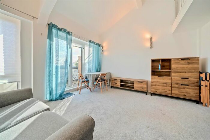 1 Bedroom Flat To Rent In Lexgington Building, Bow, E3