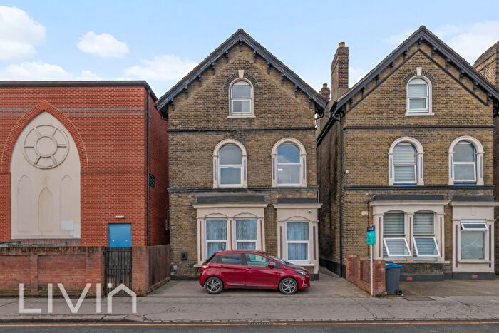 3 Bedroom Flat For Sale In St. James's Road, Croydon, CR0