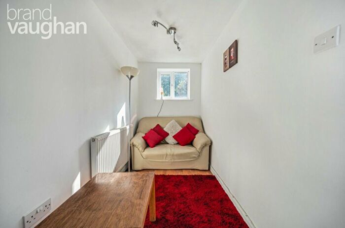 1 Bedroom Semi-Detached House To Rent In Auckland Drive, Brighton, East Sussex, BN2