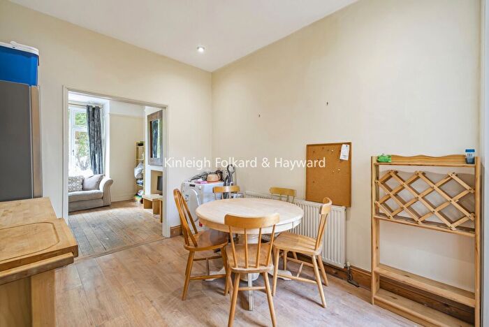 3 Bedroom Detached House To Rent In Eswyn Road, Tooting, London, SW17