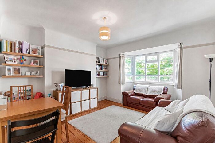 1 Bedroom Flat For Sale In Burntwood Lane, Earlsfield, London, SW17