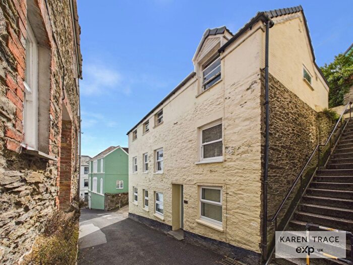 2 Bedroom Flat For Sale In Lostwithiel Street, Fowey, PL23