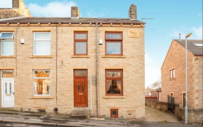 3 Bedroom End Of Terrace House For Sale In Westcliffe Road, Cleckheaton, West Yorkshire, BD19