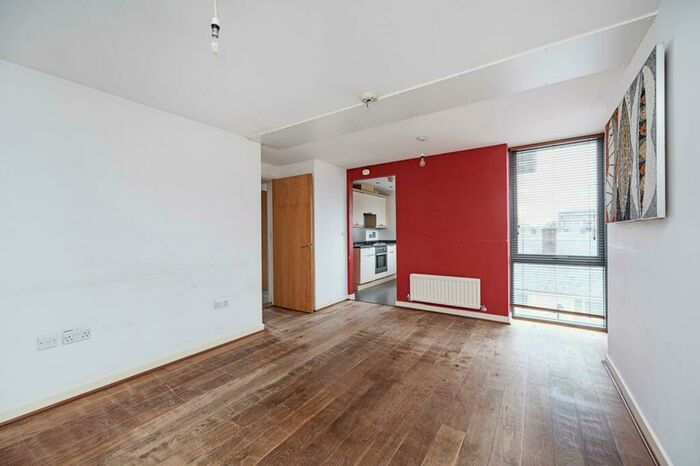 2 Bedroom Flat To Rent In Southwold Road, Clapton, London, E5
