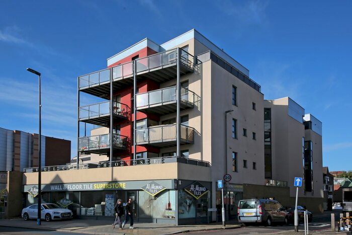 2 Bedroom Flat To Rent In Tooting High Street, London, SW17