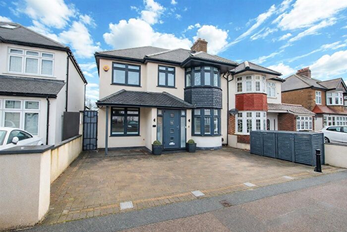 5 Bedroom Semi Detached House For Sale In Demesne Road, Wallington, SM6