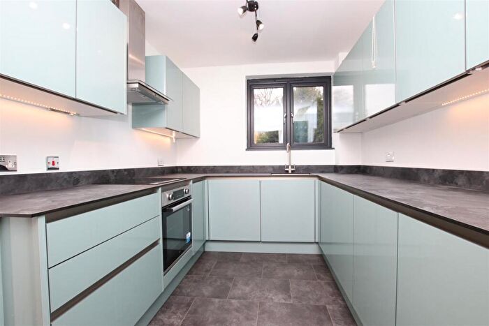 2 Bedroom Flat To Rent In Dahlia Gardens, Bath, BA2