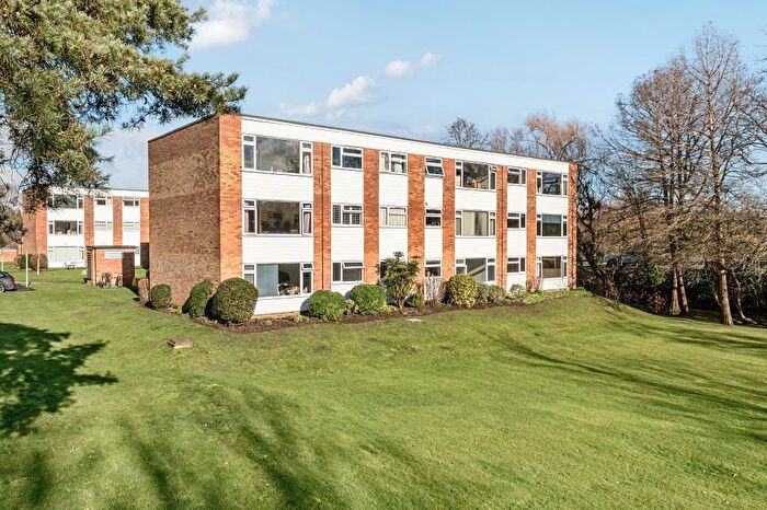 2 Bedroom Flat For Sale In Davos Close, Woking, Surrey, GU22