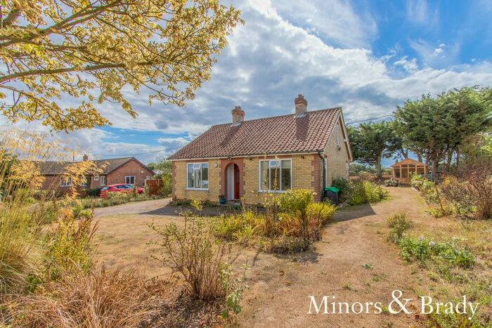 2 Bedroom Detached Bungalow For Sale In Dereham Road, Garvestone, Norwich, NR9