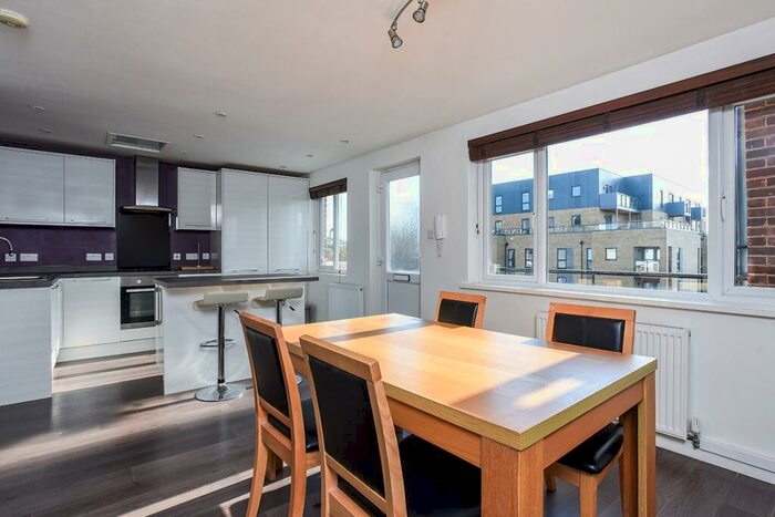 2 Bedroom Flat To Rent In Broadway, Bexleyheath, Kent, DA6