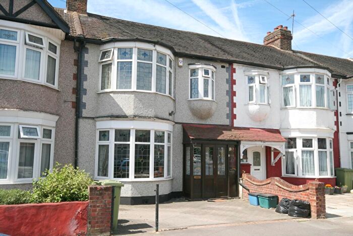 3 Bedroom Terraced House To Rent In Hamilton Avenue, Ilford, Essex, IG6