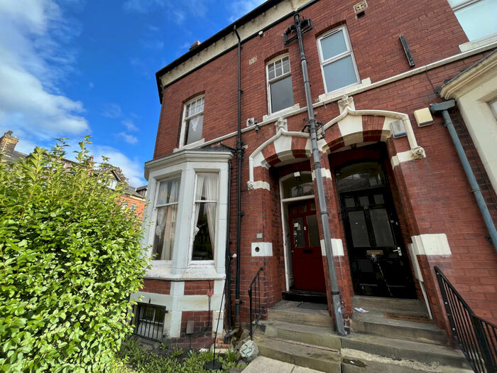 10 Bedroom Detached House To Rent In Regent Park Avenue, Leeds, West Yorkshire, LS6