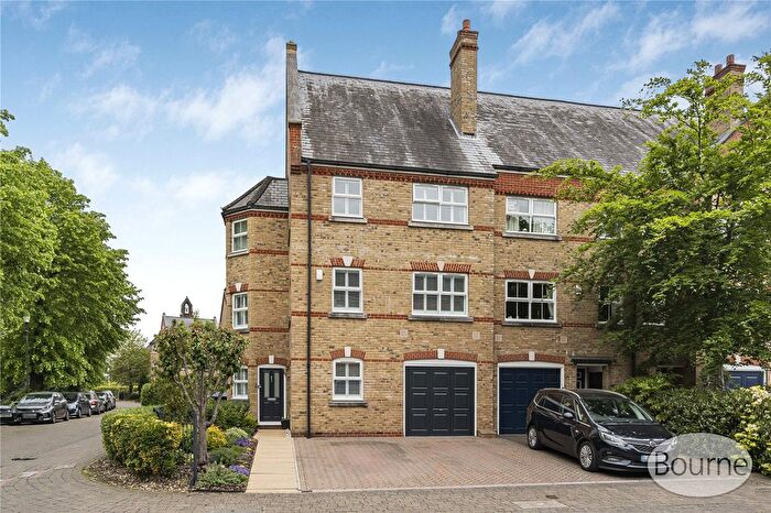 4 Bedroom End Terrace House For Sale In Silistria Close, Knaphill, Woking, Surrey, GU21