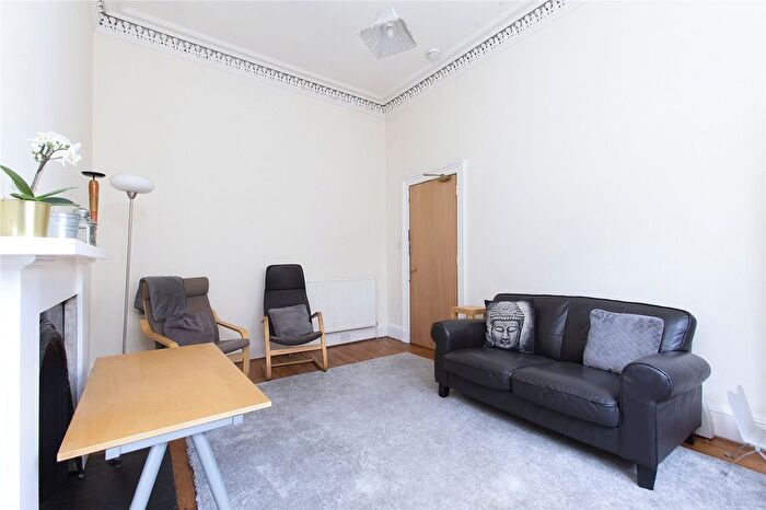 3 Bedroom Flat To Rent In Teviot Place, Edinburgh, EH1