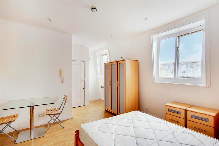 Studio To Rent In Castletown Road, West Kensington, W14