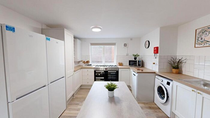 6 Bedroom Flat To Rent In A, Russell Street, NG7