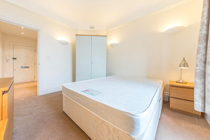 2 Bedroom Apartment To Rent In Shoot Up Hill, London, NW2