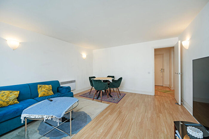 1 Bedroom Flat For Sale In Naylor Building West, Assam Street, Aldgate, London, E1