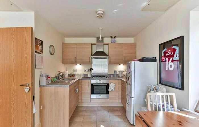 1 Bedroom Flat To Rent In Dalmeny Way, Epsom, KT18
