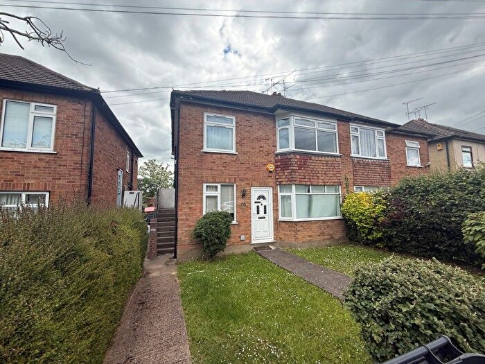 2 Bedroom Flat For Sale In A Doddinghurst Road, Brentwood, Essex, CM15