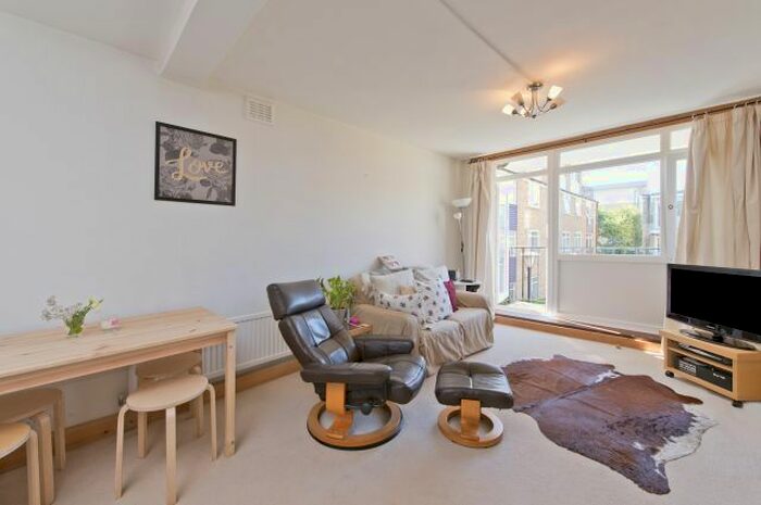 2 Bedroom Flat To Rent In Park Hill, London, SW4