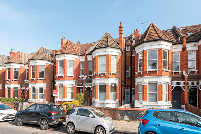 1 Bedroom Flat For Sale In Ferme Park Road, London, N8