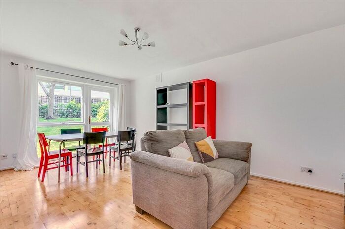 2 Bedroom Flat To Rent In Roseland House, Weimar Street, London, SW15