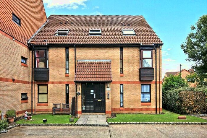 1 Bedroom Apartment To Rent In Goldsworth Park, GU21