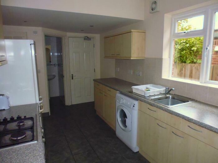 5 Bedroom Semi-Detached House To Rent In Spenser Road, Bedford, MK40