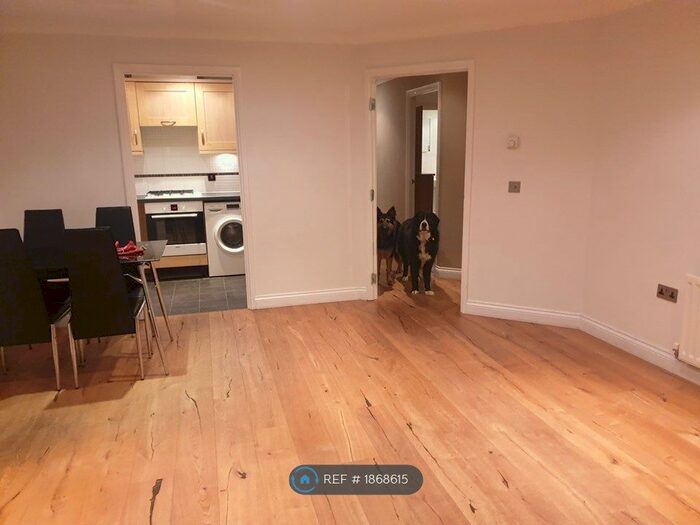 2 Bedroom Flat To Rent In Lampson Court, Crawley, RH10