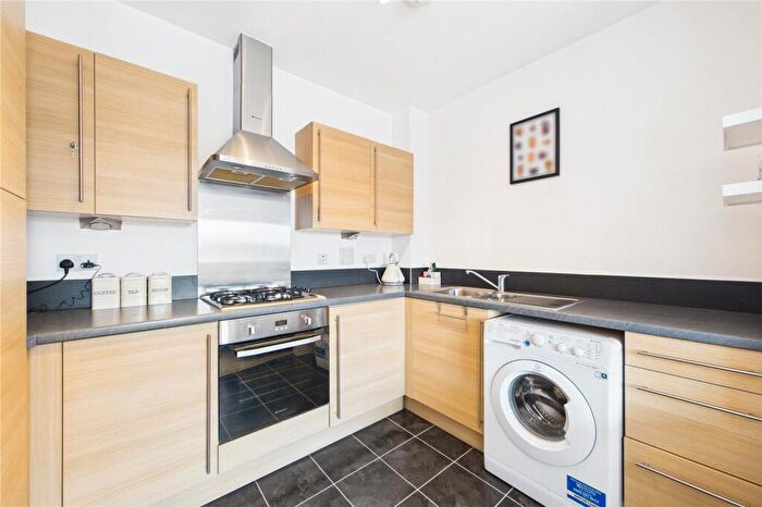 1 Bedroom Apartment For Sale In Caribou Walk, Three Mile Cross, Reading, Berkshire, RG7