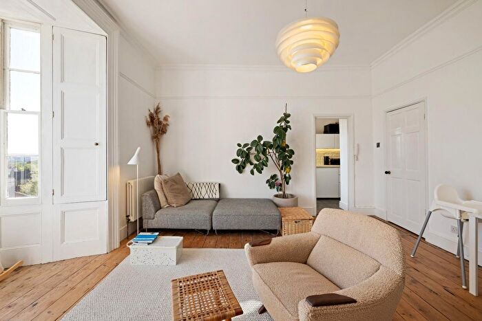2 Bedroom Flat For Sale In Springfield Road, Cotham, BS6