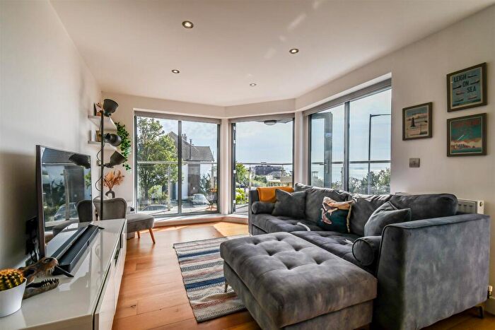 2 Bedroom Apartment To Rent In The Ridgeway, Chalkwell, Westcliff-on-Sea, SS0