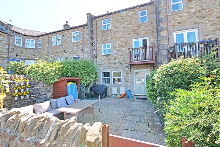 3 Bedroom Terraced House For Sale In Browns Court, Bradley, BD20