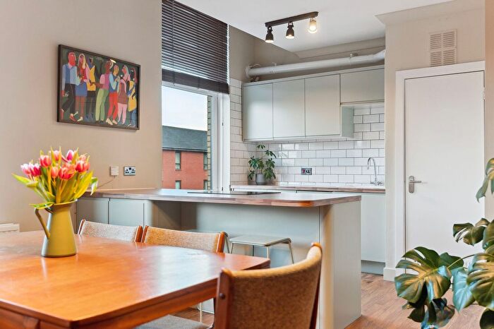 2 Bedroom Flat For Sale In Clarendon Place, Flat S/, St George's Cross, Glasgow, G20