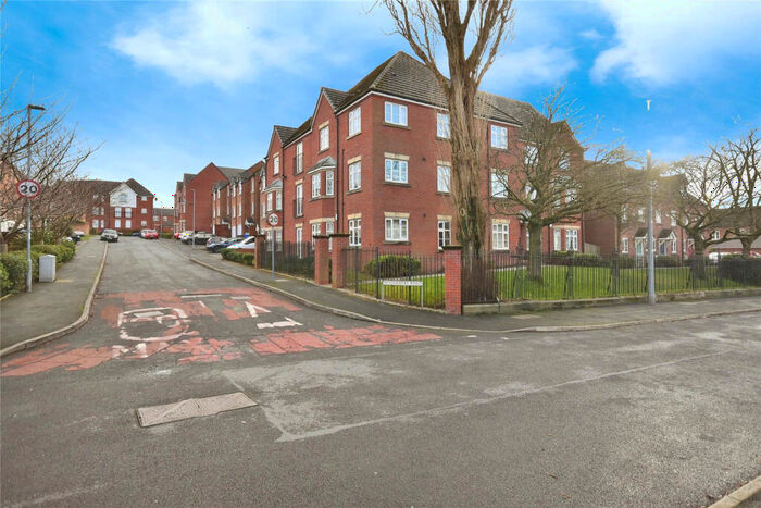 2 Bedroom Flat To Rent In Hardy Close, Dukinfield, SK16