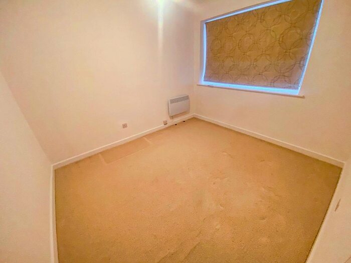 2 Bedroom Flat To Rent In Denis Close, Leicester, LE3