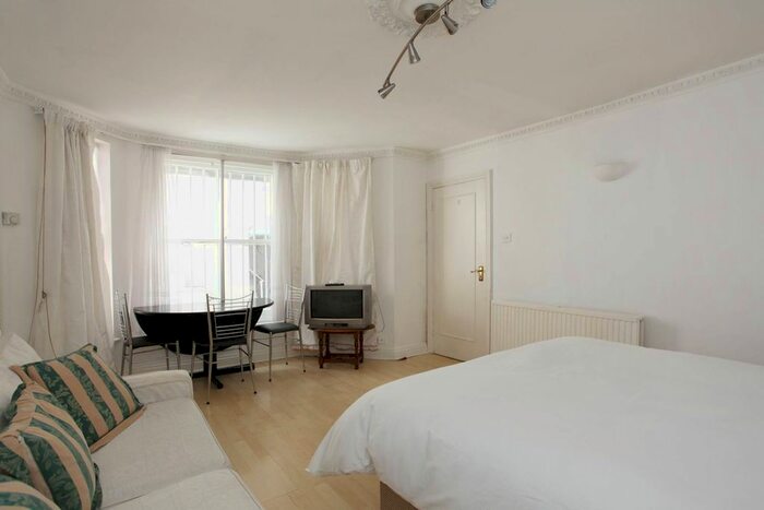 Studio To Rent In Elsham Terrace, Holland Park, London, W14