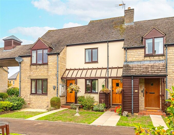2 Bedroom Flat For Sale In Kingsdale Court, Broadway, Worcestershire, WR12