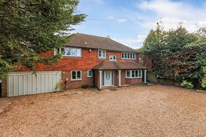 5 Bedroom Detached House For Sale In High Pine Close, Weybridge, KT13