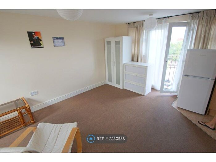 Studio To Rent In Western Avenue, London, W3