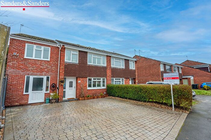 5 Bedroom Semi Detached House For Sale In The Meadows, Bidford-On-Avon, Alcester, B50