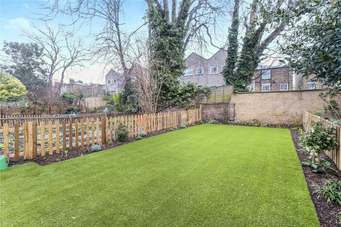 3 Bedroom Flat To Rent In Greenwood Road, London, E8