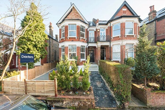1 Bedroom Flat For Sale In Colney Hatch Lane, London, N10