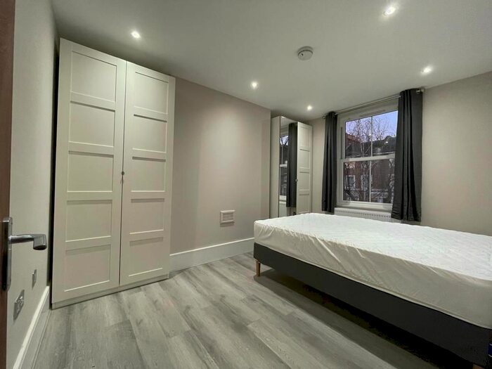 3 Bedroom Flat To Rent In Manor Avenue, London, SE4