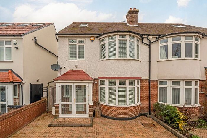 4 Bedroom Property For Sale In Popes Lane, Ealing, W5