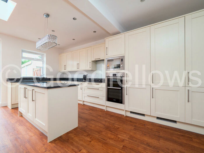 4 Bedroom Semi-Detached House To Rent In Windborough Road, Carshalton, SM5