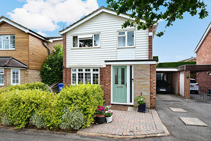 4 Bedroom Detached House For Sale In Globe Farm Lane, Blackwater, Camberley, GU17