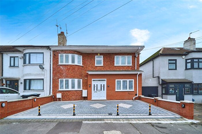 8 Bedroom Semi Detached House For Sale In Leyswood Drive, Ilford, IG2